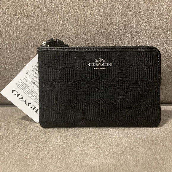 Coach Corner Zip Signature Wristlet NWT - Picture 1 of 3